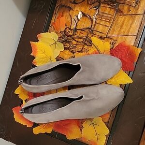 Minimilist Neutral J.Crew suede‎ bootie size 8.5